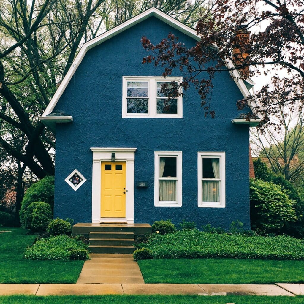 blue house with yellow door--how foreclosure affects credit