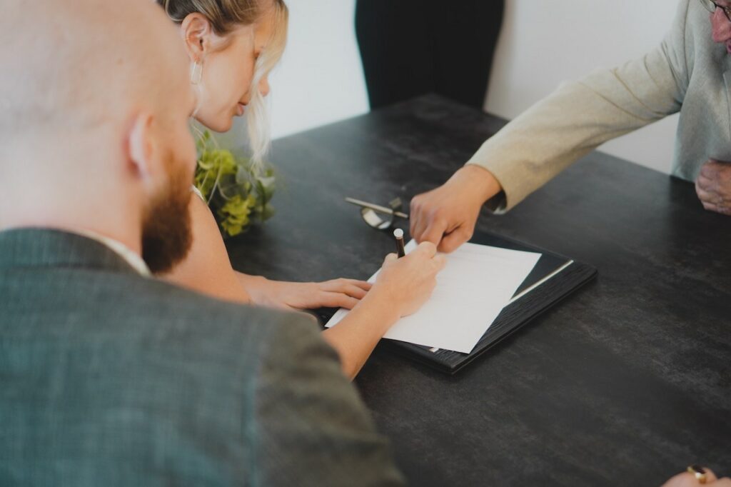 couple signing california renters agreement